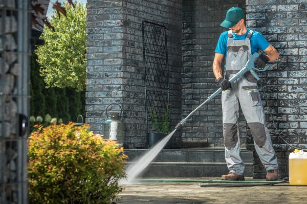 Cost of Outside House Cleaning in Renton
